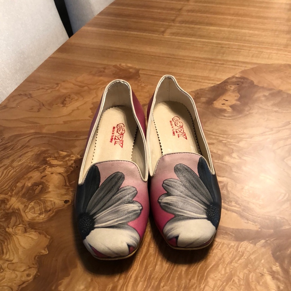 Flower patterned heels